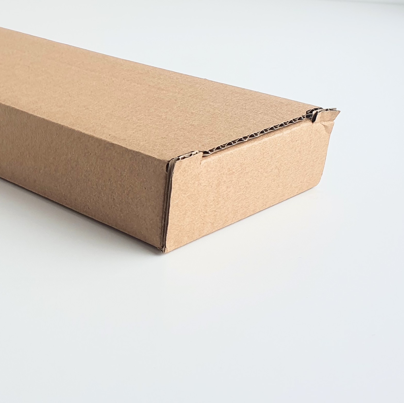 Manufacturer of wooden promotional gadgets – magnetic block in Flute E cardboard 100×30×20 mm