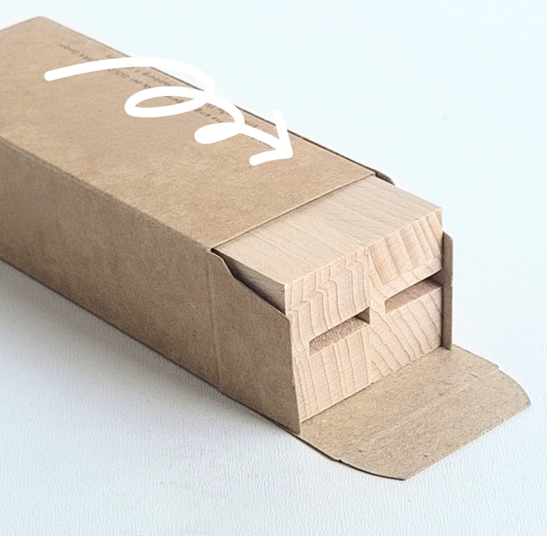Manufacturer of wooden cutting boards – set of two card stands in kraft packaging