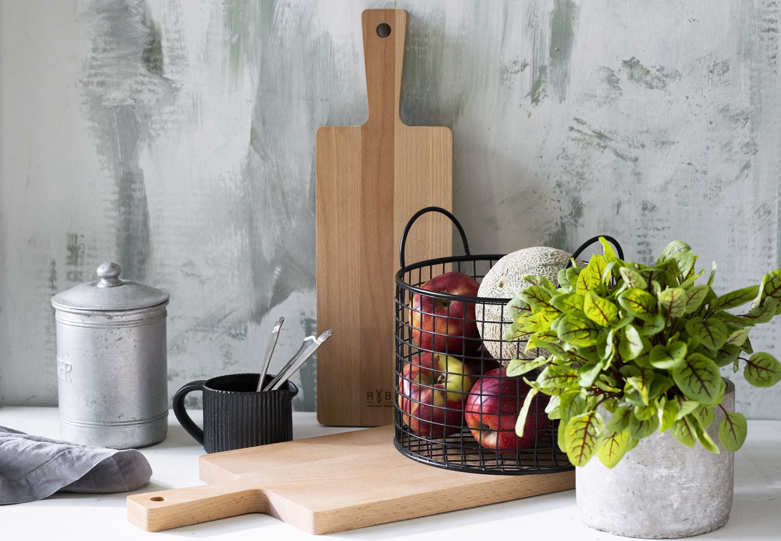 How to Remove Odor from a Chopping Board