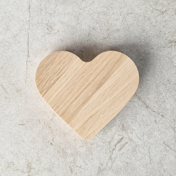Oak heart 90x100x20 mm