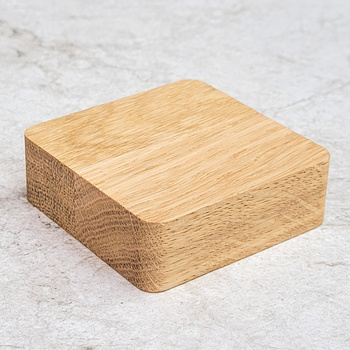 Kostka dębowa pod menu lub kod QR- 80x80x30 mm