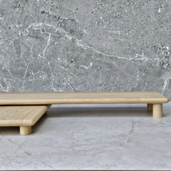 Dębowa taca dekoracyjna na nóżkach 565x140x55 mm