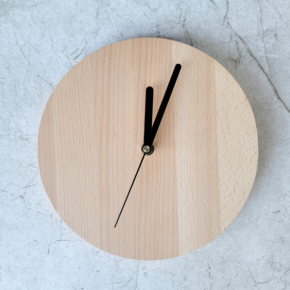 Duży zegar bukowy wiszący ø240x30mm