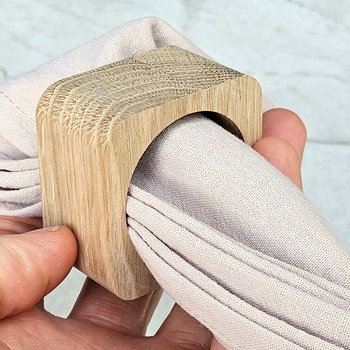 Oak napkin ring 50x50x30 mm