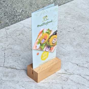 Beech menu stand with acrylic pocket 105x50x40 mm