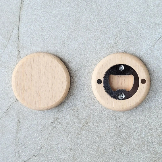 Bukowy otwieracz do butelek z magnesami fi 65x10mm