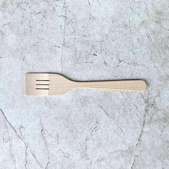 Spatula with flat handle and grooves 295x60x7 mm