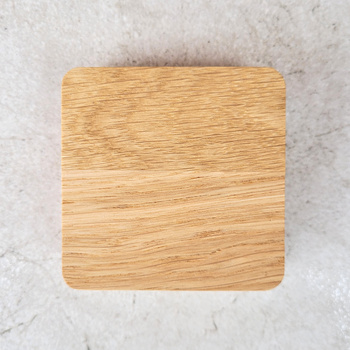 Kostka dębowa pod menu lub kod QR- 80x80x30 mm