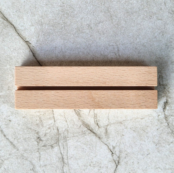 Drewniany stojak na wizytówkę 100x30x20 mm