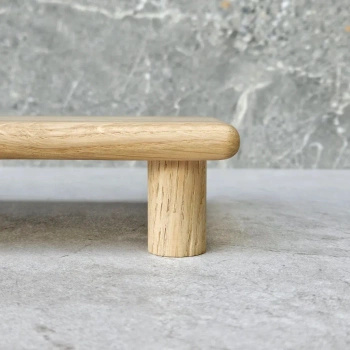 Dębowa taca dekoracyjna na nóżkach 565x140x55 mm