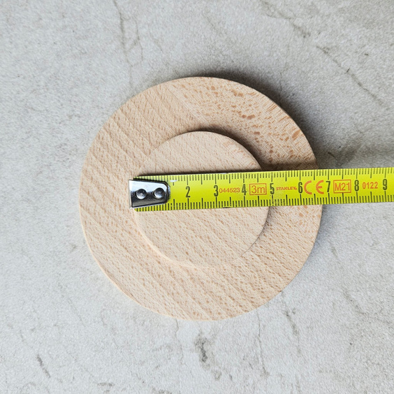 Bukowa nakładka na kieliszki z miejscem na przekąski 90x15 mm