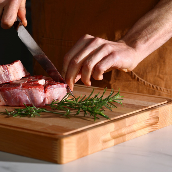 Thick beech cutting board with groove 520x380x40 mm