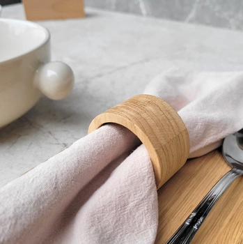 Dębowy pierścień na serwetki fi50 mm