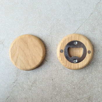 Dębowy otwieracz do butelek z magnesami fi 65x10mm 